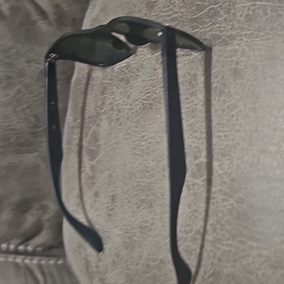 Black Raybans - Picture 4 of 6